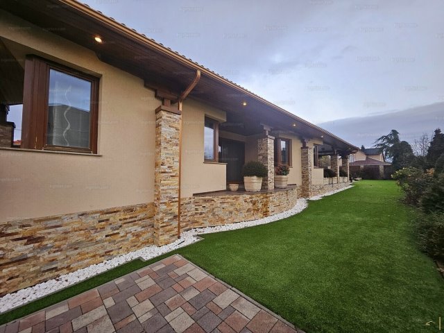 Eladó családi ház, Arnóton 165 M Ft, 4 szobás