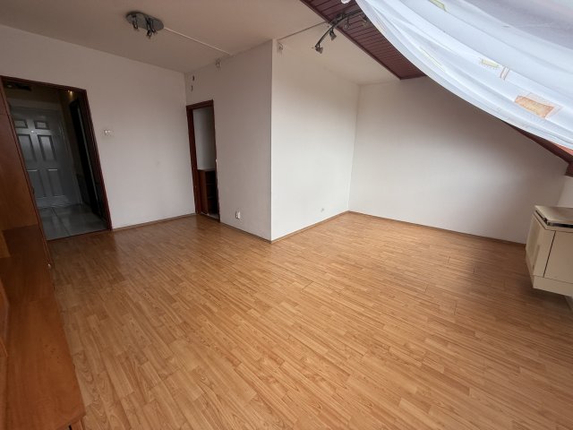 Eladó panellakás, Berhidán 29 M Ft, 1+2 szobás