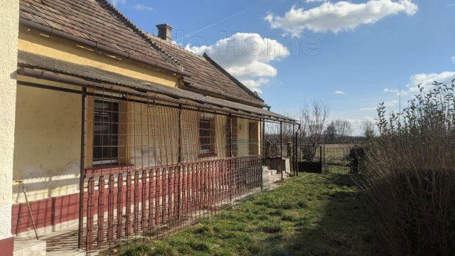 Eladó családi ház, Lesencetomajon 26.5 M Ft, 2 szobás