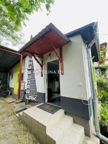Eladó családi ház, Szigetszentmiklóson 49.99 M Ft, 2 szobás