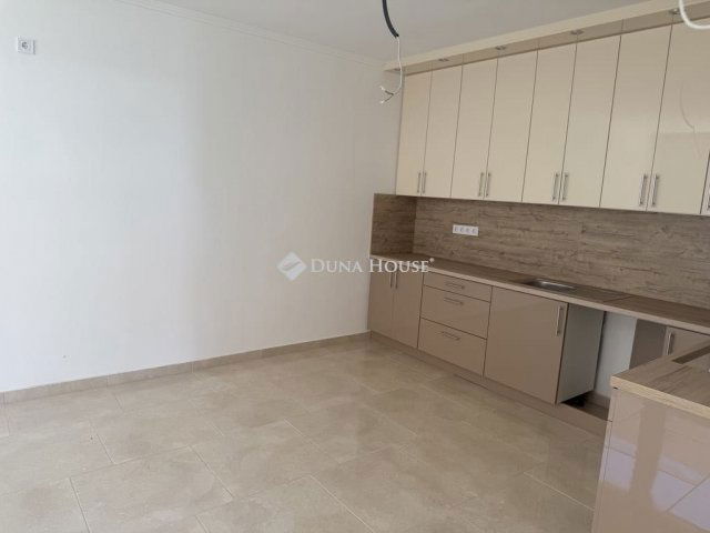 Eladó ikerház, Szigetszentmártonban 69.9 M Ft, 4 szobás