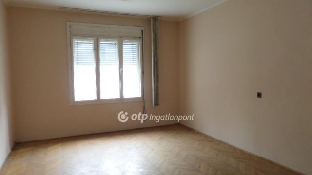 Eladó téglalakás, Nagykanizsán 32 M Ft, 3 szobás