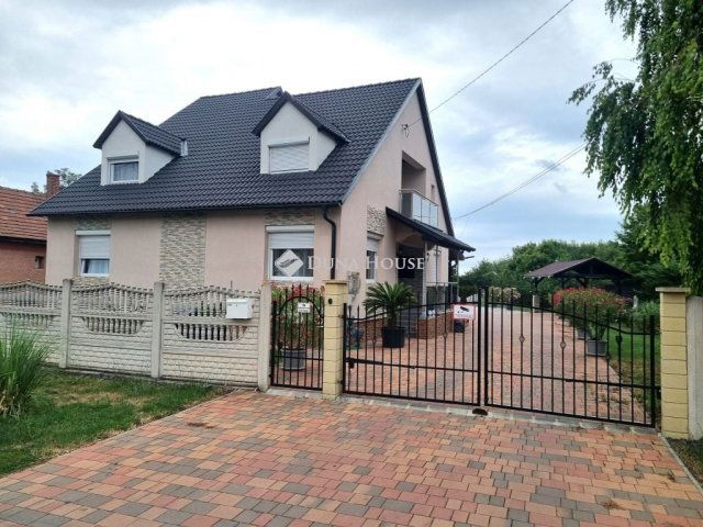 Eladó családi ház, Berhidán 89.99 M Ft, 6+1 szobás