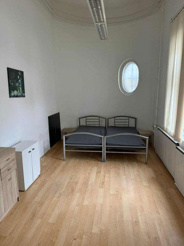 Kiadó iroda, Győrött 250 E Ft / hó, 5+2 szobás