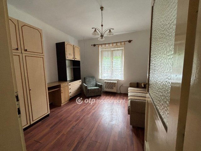 Eladó családi ház, Pápán 48 M Ft, 3 szobás
