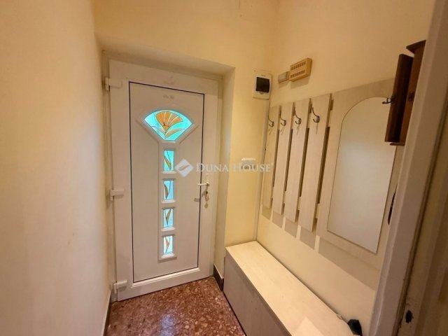 Eladó téglalakás, Székesfehérvárott 94.999 M Ft, 3 szobás