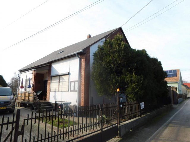 Eladó családi ház, Siófokon 99 M Ft, 6 szobás