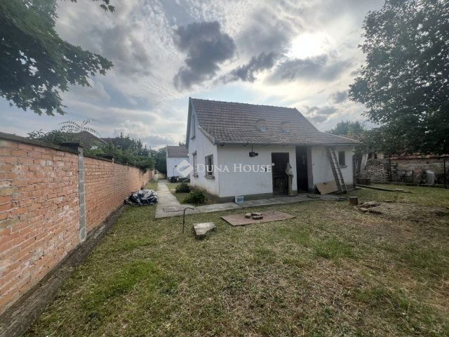 Eladó családi ház, Szegeden 130 M Ft, 3 szobás