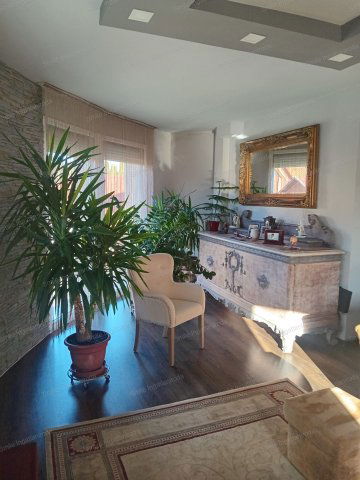 Eladó családi ház, Nyíregyházán 159 M Ft, 7+2 szobás