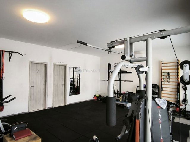 Eladó üzlethelyiség, Győrött 35 M Ft, 1 szobás