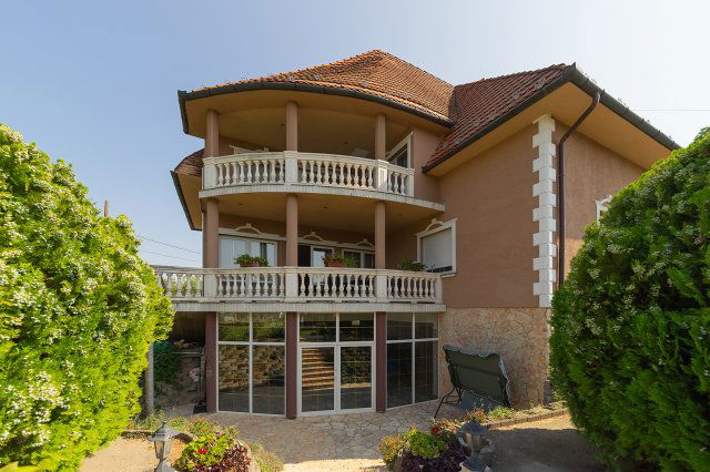 Eladó családi ház, Szigetszentmiklóson 255 M Ft, 6 szobás