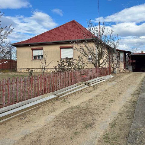 Eladó családi ház, Nyíregyházán 49.8 M Ft, 3+1 szobás