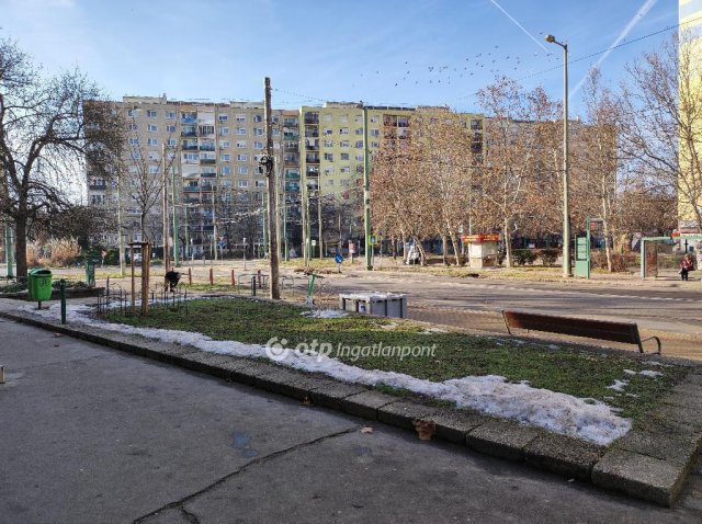 Eladó panellakás, Szegeden 47.5 M Ft, 1+2 szobás