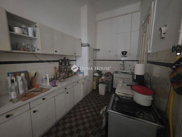 Eladó téglalakás, Budapesten, VIII. kerületben 130 M Ft