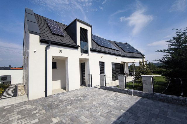 Eladó családi ház, Aszófőn 249.9 M Ft, 5 szobás