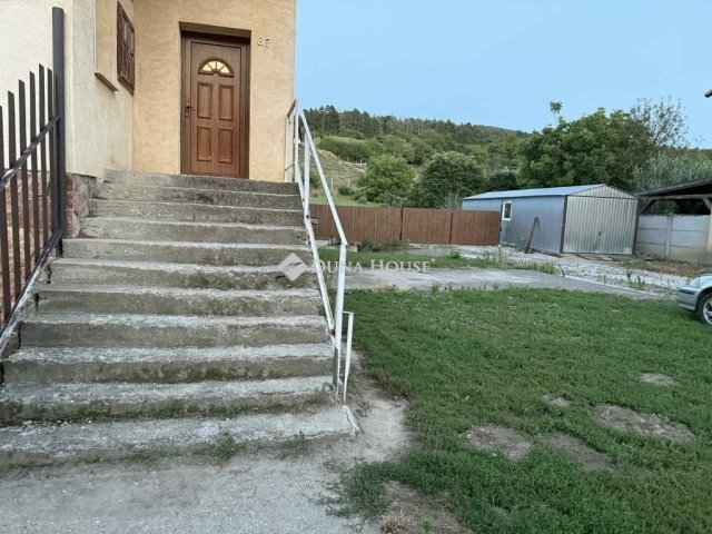 Eladó családi ház, Bajóton 69.9 M Ft, 5 szobás