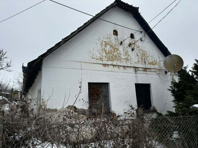 Eladó családi ház, Ozorán 3.9 M Ft, 2 szobás