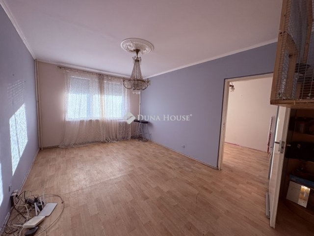 Eladó panellakás, Debrecenben 64.9 M Ft, 4 szobás