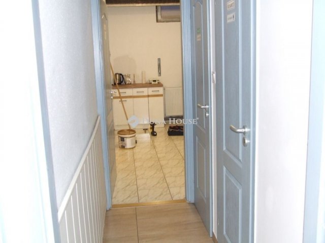 Eladó panellakás, Esztergomban 112 M Ft, 5 szobás