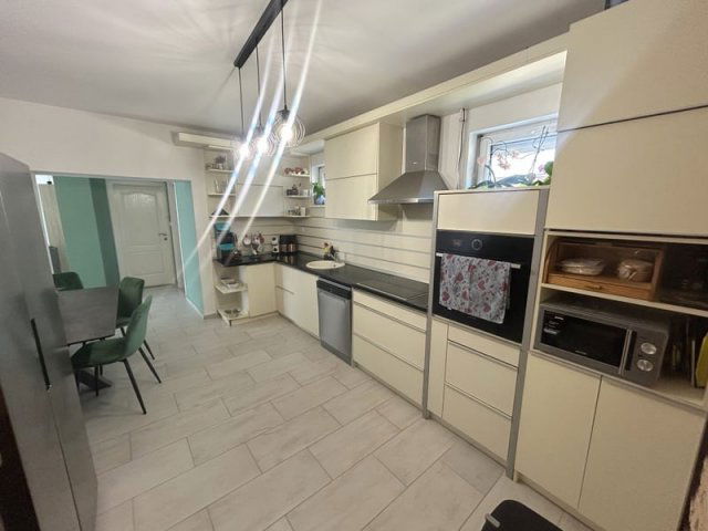 Eladó ikerház, Nyíregyházán 79 M Ft, 6 szobás