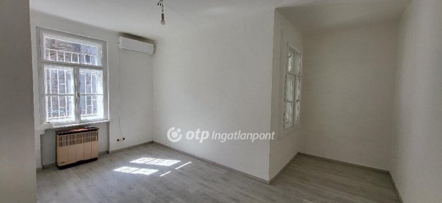 Eladó téglalakás, Budapesten, VIII. kerületben 43.2 M Ft