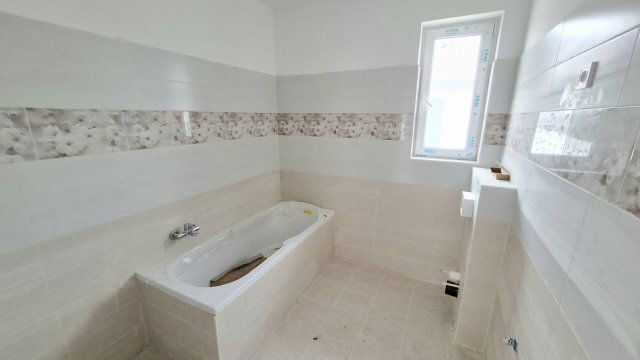 Eladó ikerház, Kiskunlacházán 72 M Ft, 4 szobás