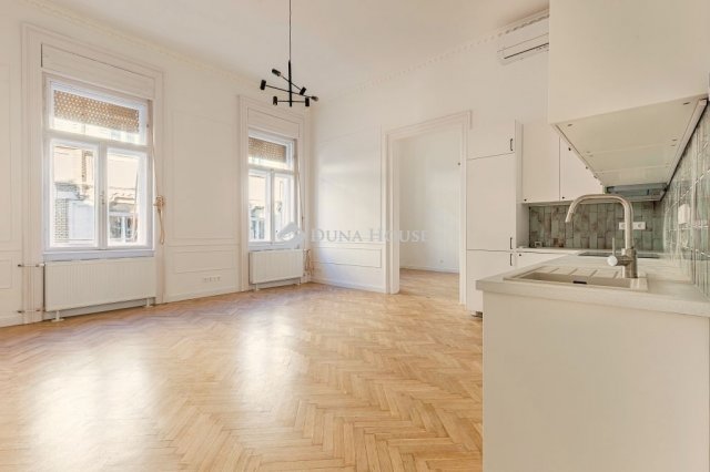 Eladó téglalakás, Budapesten, VIII. kerületben 114.9 M Ft
