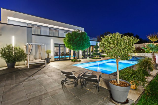 Eladó családi ház, Debrecenben 289 M Ft, 6 szobás