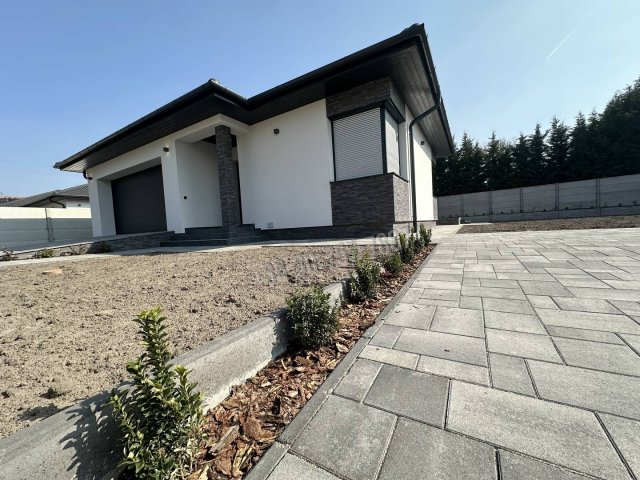 Eladó családi ház, Szigetszentmiklóson 159.9 M Ft, 4 szobás