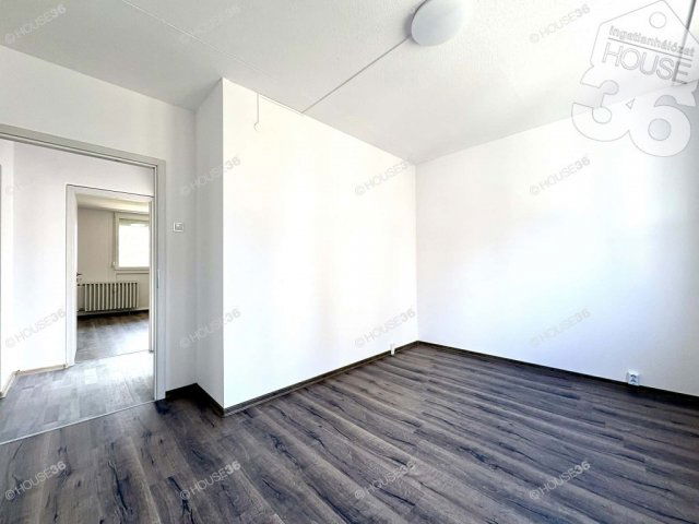 Eladó panellakás, Kecskeméten 53.99 M Ft, 3 szobás