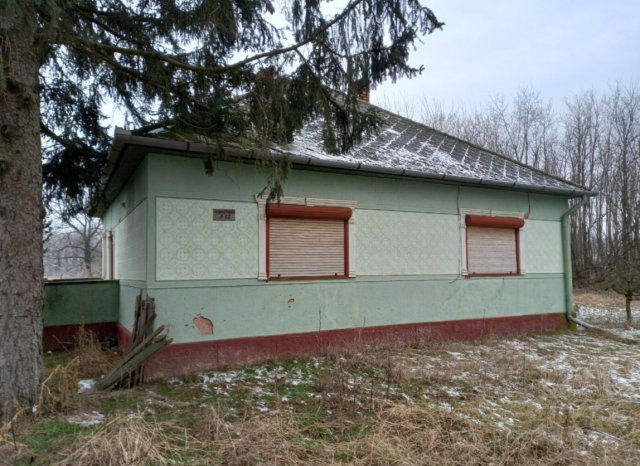 Eladó családi ház, Nyíregyházán 3.7 M Ft, 2 szobás