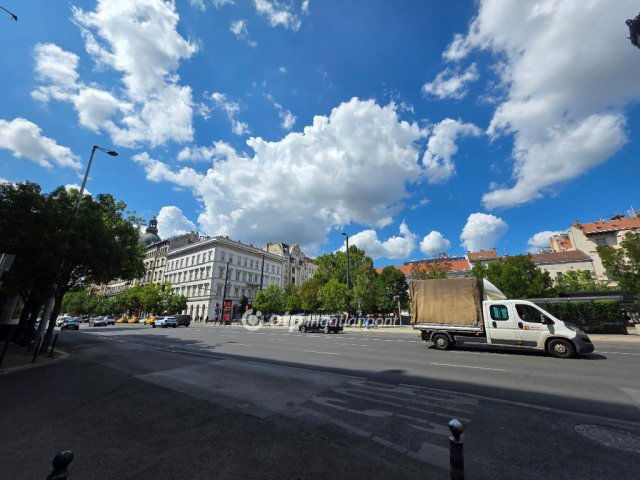 Eladó téglalakás, Budapesten, VI. kerületben 89.9 M Ft, 2 szobás