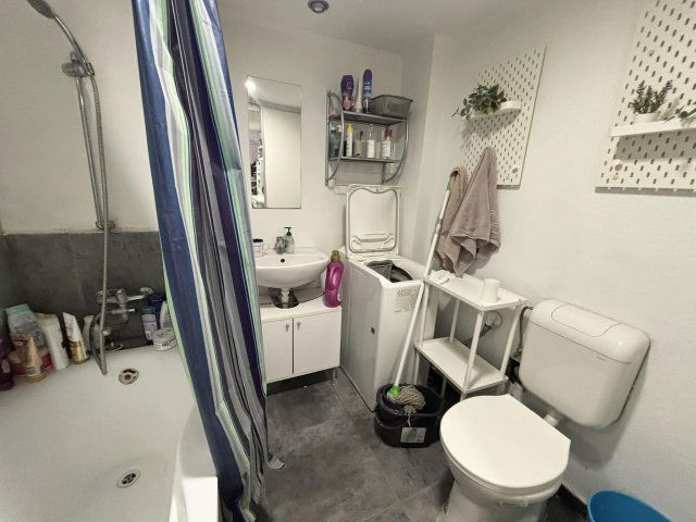 Eladó téglalakás, Budapesten, VI. kerületben, Izabella utcában