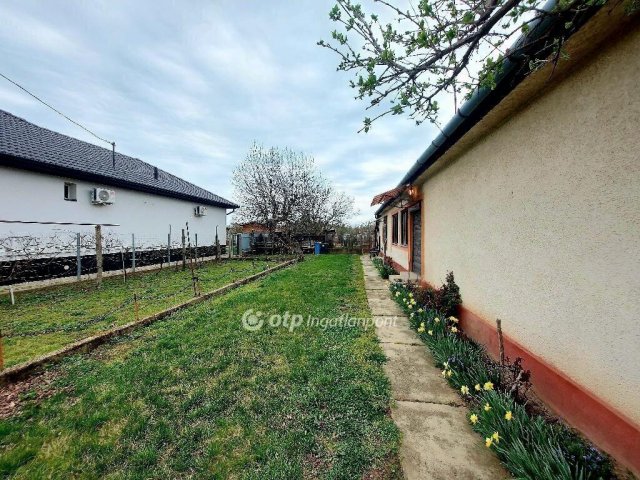 Eladó családi ház, Gesztelyben 21.99 M Ft, 3 szobás