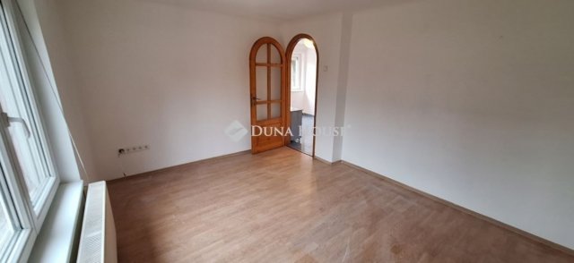 Eladó családi ház, Budaörsön 180 M Ft, 5 szobás