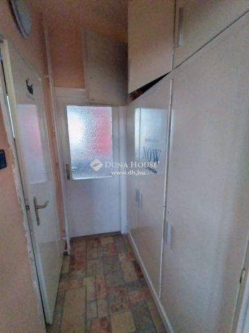 Eladó téglalakás, Szombathelyen, Kiskar utcában 43 M Ft