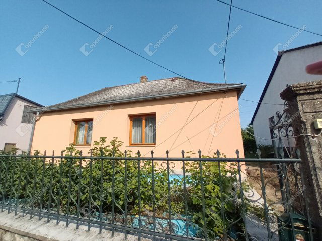 Eladó családi ház, Lábatlanon 47.9 M Ft, 2+1 szobás