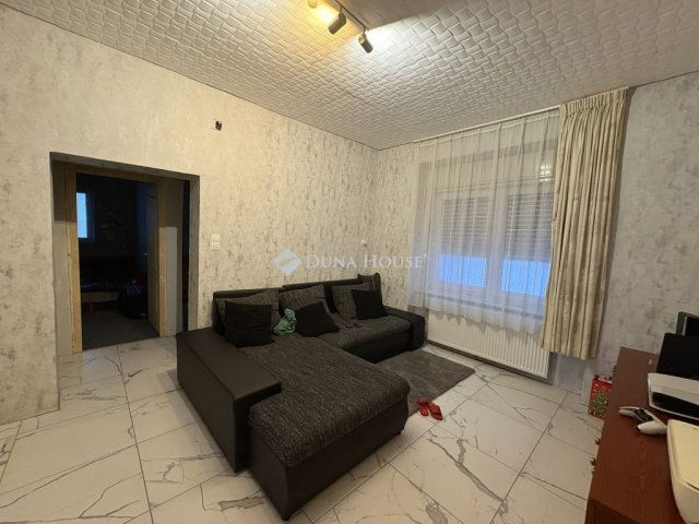 Eladó családi ház, Kiskunlacházán 62.075 M Ft, 5 szobás