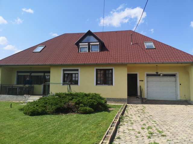Eladó családi ház, Veszprémben 75 M Ft, 5 szobás