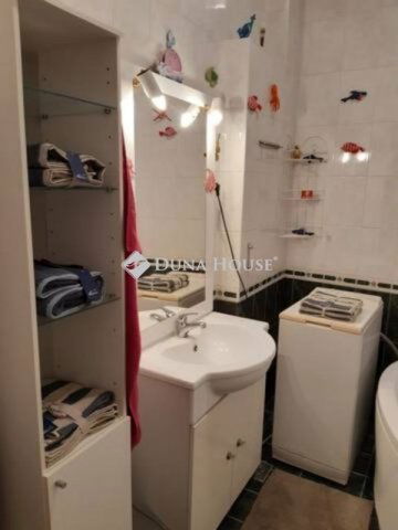 Eladó téglalakás, Debrecenben 98.9 M Ft, 3 szobás