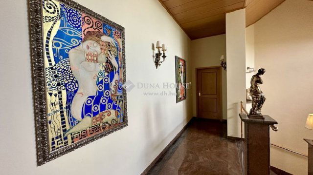 Eladó családi ház, Leányfaluban 571.5 M Ft, 6+1 szobás