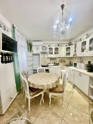 Eladó panellakás, Komlón, Kossuth Lajos utcában 30.99 M Ft