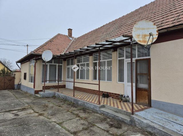 Eladó családi ház, Dávodon, Petőfi Sándor utcában 14.9 M Ft