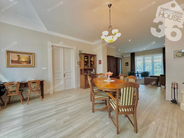 Eladó iroda, Kecskeméten 220 M Ft, 5 szobás