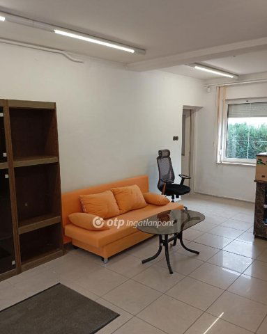 Eladó családi ház, Pécsett 79 M Ft, 3+1 szobás