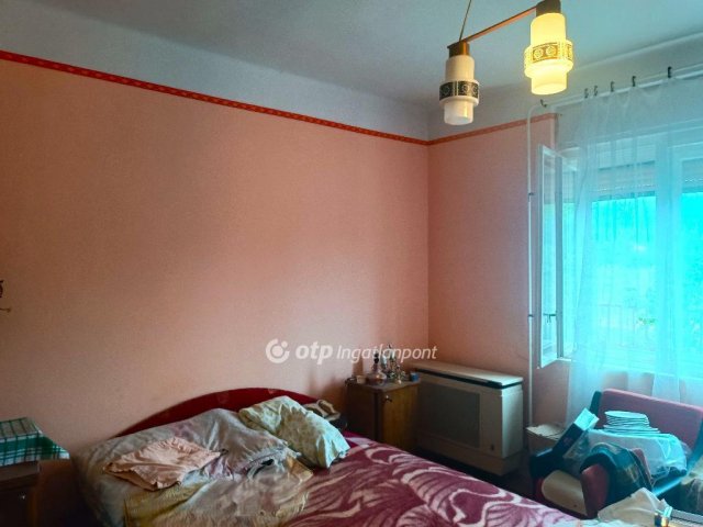 Eladó családi ház, Tiszajenőn 18 M Ft, 2 szobás