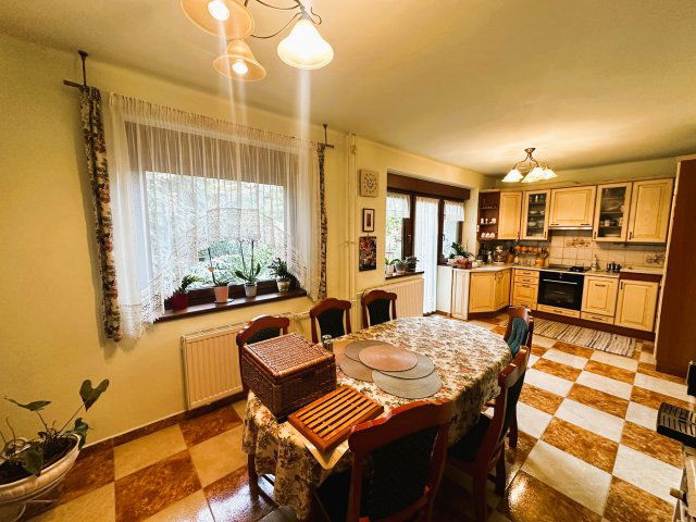 Eladó ikerház, Pécsett 130 M Ft, 5 szobás / költözzbe.hu