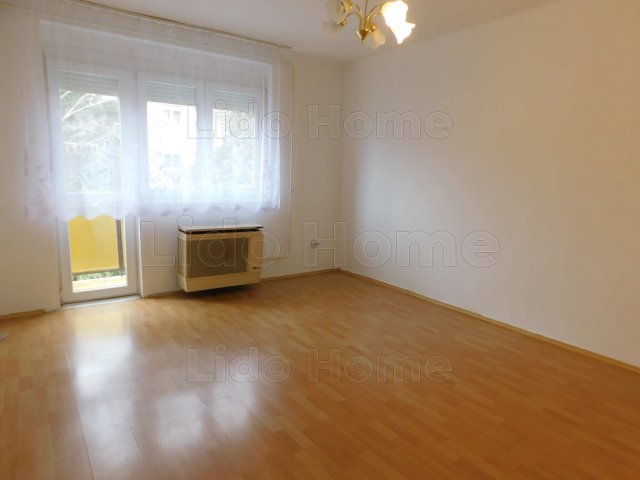 Eladó téglalakás, Dombóváron 30.5 M Ft, 2 szobás