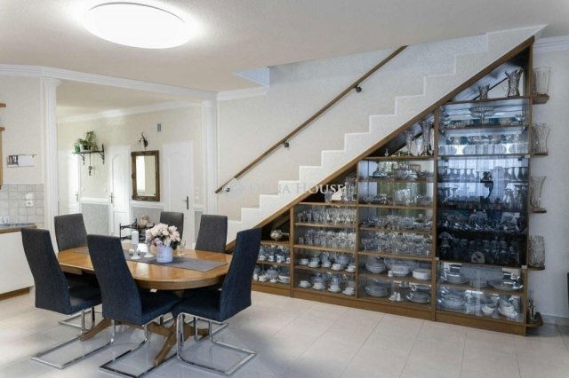 Eladó családi ház, Dunakeszin 193 M Ft, 5 szobás