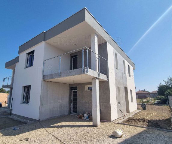 Eladó családi ház, Siófokon 139.9 M Ft, 5 szobás